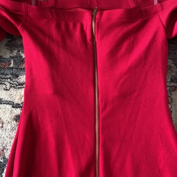 Short of the shoulder dress - Picture 3 of 3